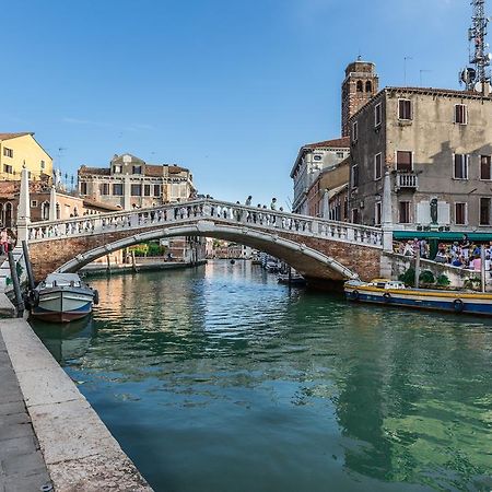 Palazzina Canal Apartment Venice Room photo