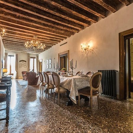 Palazzina Canal Apartment Venice Room photo