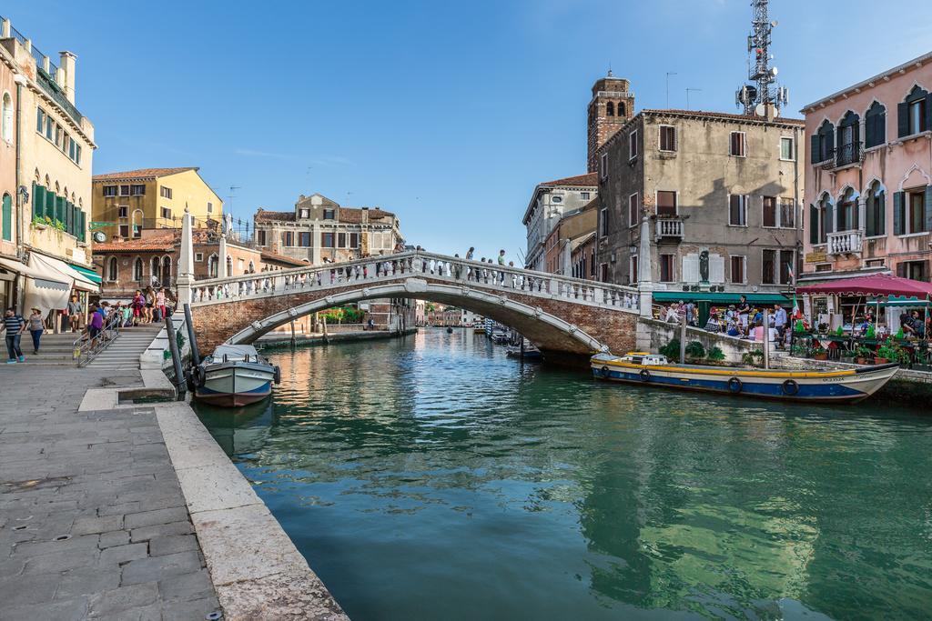 Palazzina Canal Apartment Venice Room photo