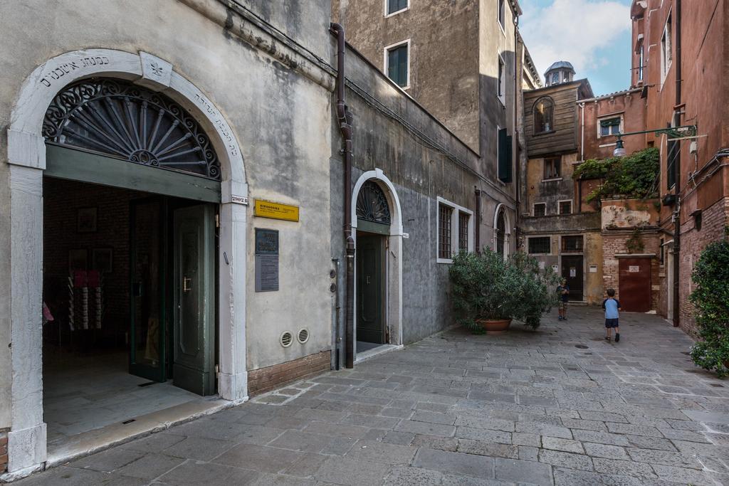 Palazzina Canal Apartment Venice Room photo